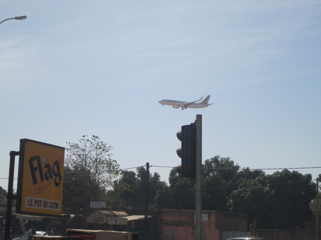 Passage d'avion au dessus de Ouaga